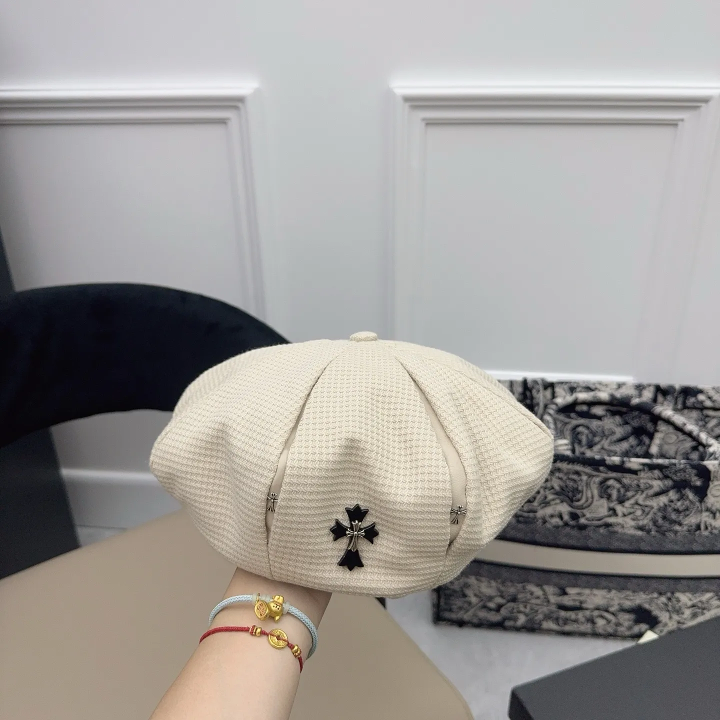 Crowe has something new in mind📣 High-end beret, heavy-duty design🤩 A must-have for fashionistas, the quality of the hat is impeccable‼ ️